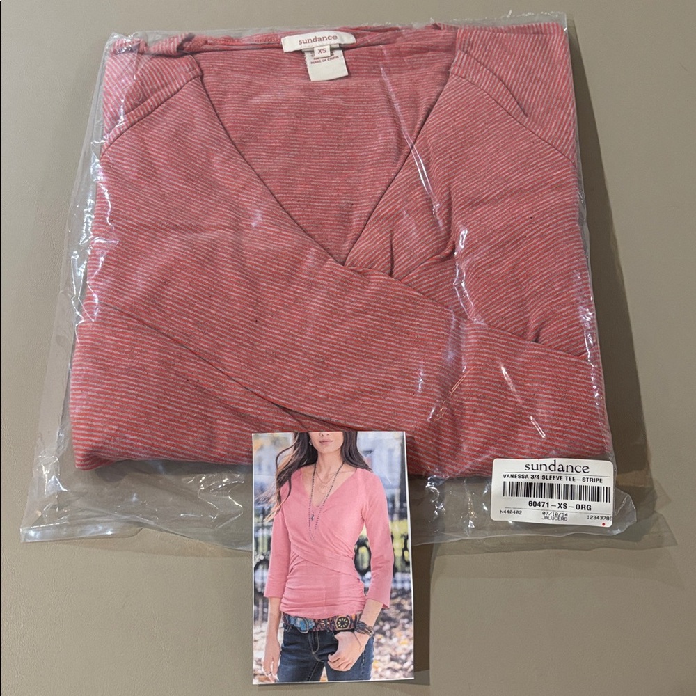 Sundance Vanessa 3/4 Sleeve NWT Size XS. Pulls You In. Very Nice Top!